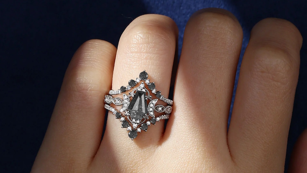 Breaking Tradition: The Rise of Unique Engagement Rings at StarlandUS