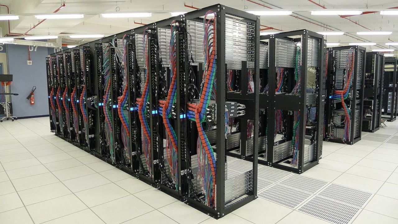 How to Choose the Right Server Rack for Your Data Center